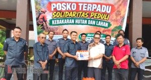 Bawaslu Toraja Utara Salurkan Bantuan Air Mineral, Wujud Solidaritas untuk Penanganan Karhutla