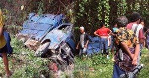 Tak Kuat Nanjak, Truk Bermuatan Kopi di Masanda Terperosok ke Parit, 1 Orang Meninggal Dunia