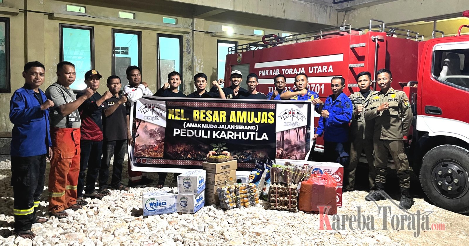 Dukung Penanganan Karhutla, Anak Muda Jalan Serang Serahkan Bantuan Logistik ke Damkar Toraja Utara