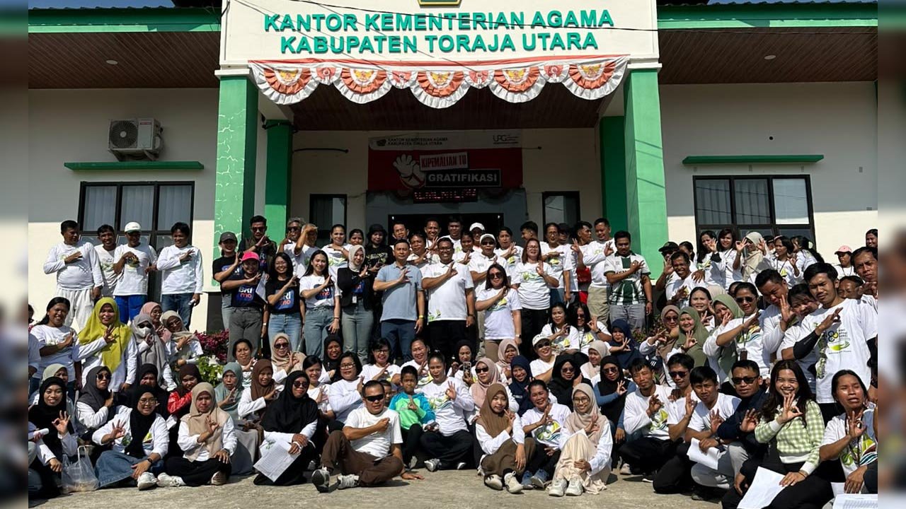 Jalin Silaturahmi, ASN Kemenag Toraja Utara dan BRI Kanca Rantepao Gelar Senam Bersama